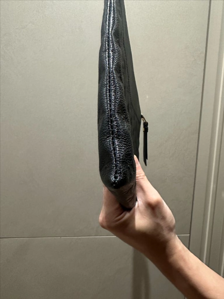 루이비통 앙프렝뜨 클러치 블랙 이미지