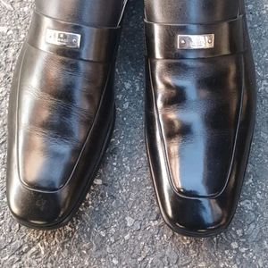 GUCCI 구찌 메탈 버클 로퍼 구두 이미지