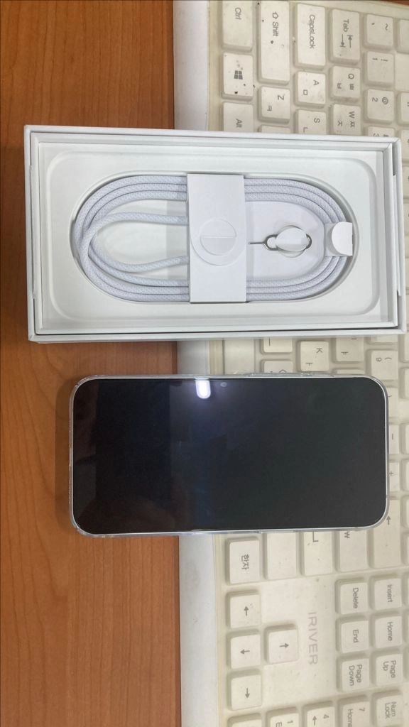 홍콩판 아이폰17e 256gb 화이트 이미지