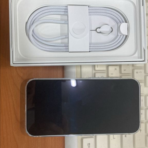 홍콩판 아이폰17e 256gb 화이트 이미지
