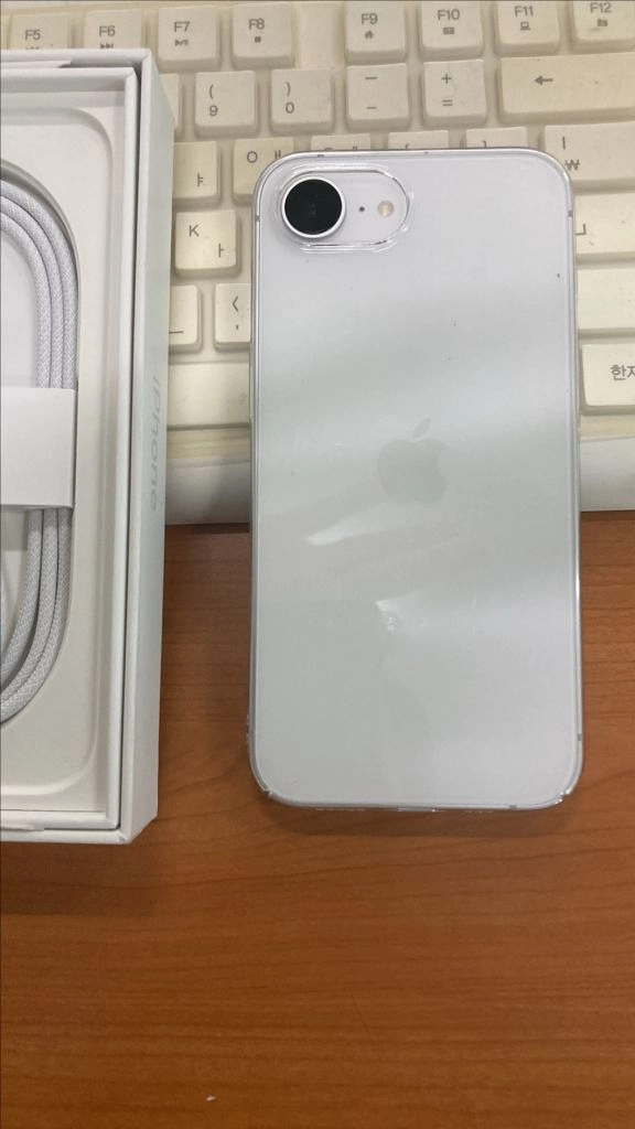 홍콩판 아이폰17e 256gb 화이트 이미지