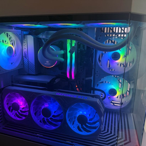 화이트 커스텀 게이밍 PC / Ryzen 9600X / RTX 4070 SUPER / DDR5 32GB 이미지