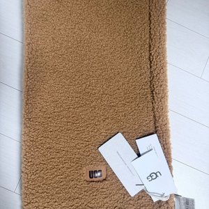 UGG 로고 머플러 새상품 이미지