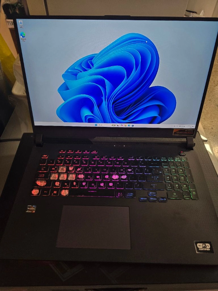 ASUS ROG STRIX G17 게이밍 노트북 이미지