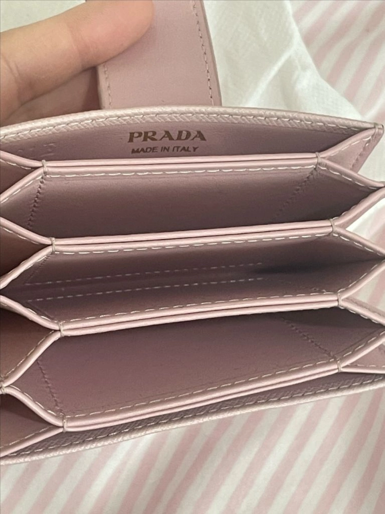 프라다 아코디언 지갑 핑크 이미지