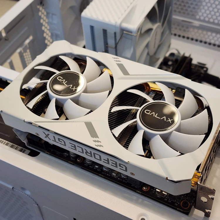 (S급)화이트 라이젠7-2700X(8코어16쓰레드)+GTX1660 컴퓨터 본체 이미지