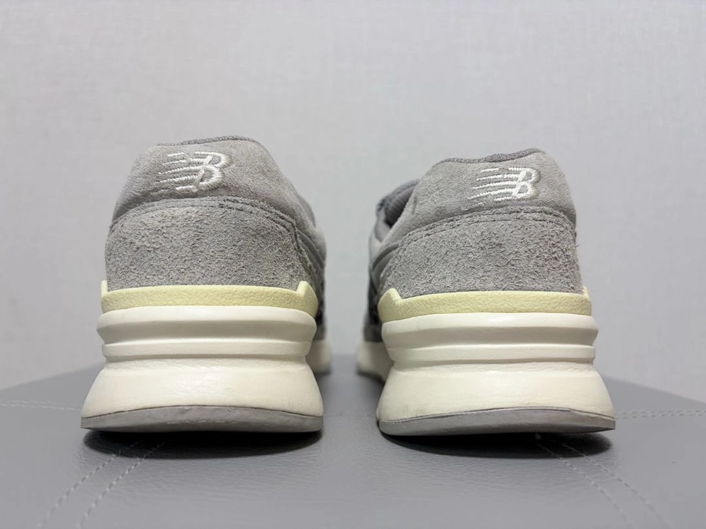 뉴발란스 997h 스니커즈 245 이미지
