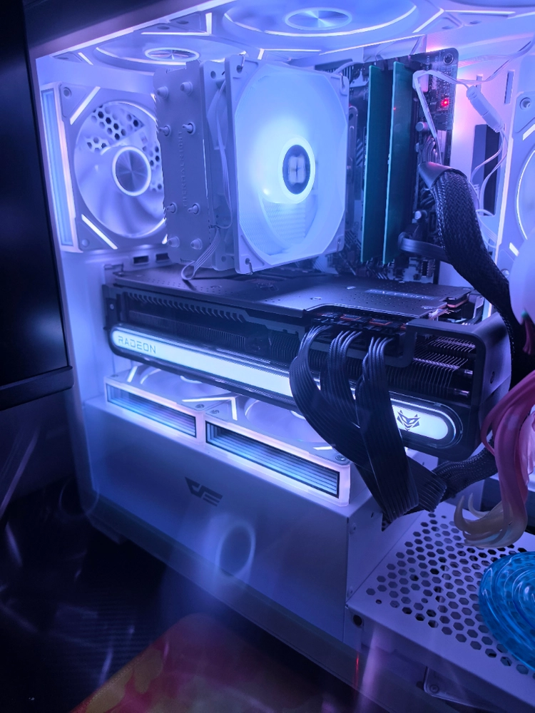 사파이어 니트로 + RX7900XTX-->5070TI 폴라폭스 교환 희망 - 안심되는 중고거래