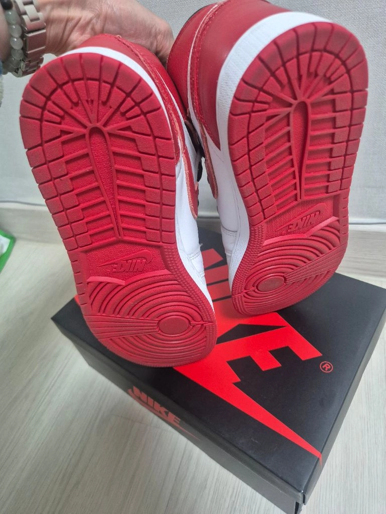 나이키 에어 조던1 레트로 헤리티지 이미지