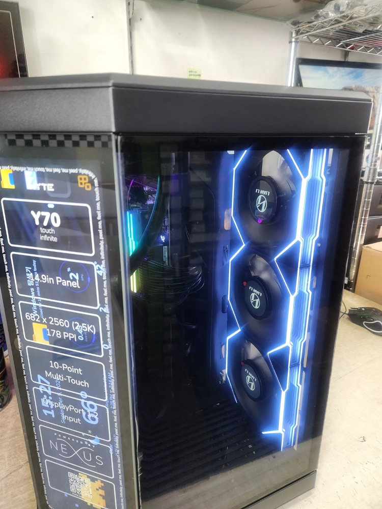 지포스 RTX 5090 게이밍 OC 그래픽카드 / HYTE 70 케이스 9950X3D CPU 현존최강컴퓨터 이미지