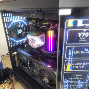 지포스 RTX 5090 게이밍 OC 그래픽카드 / HYTE 70 케이스 9950X3D CPU 현존최강컴퓨터 이미지