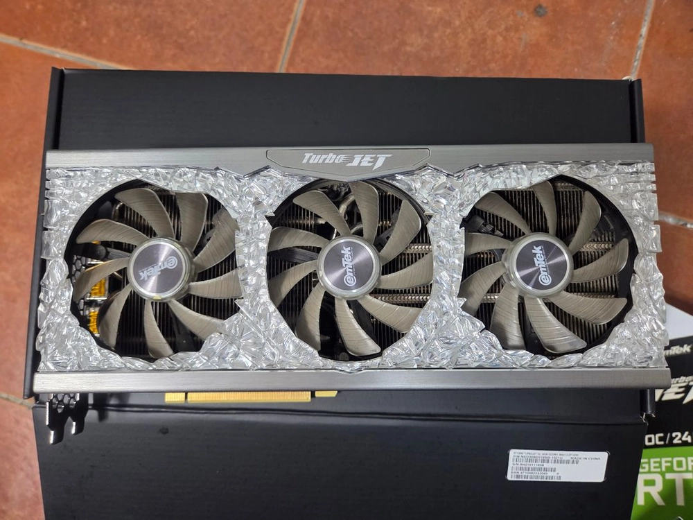 RTX 3090트리플 쿨링팬 그래픽카드 이미지