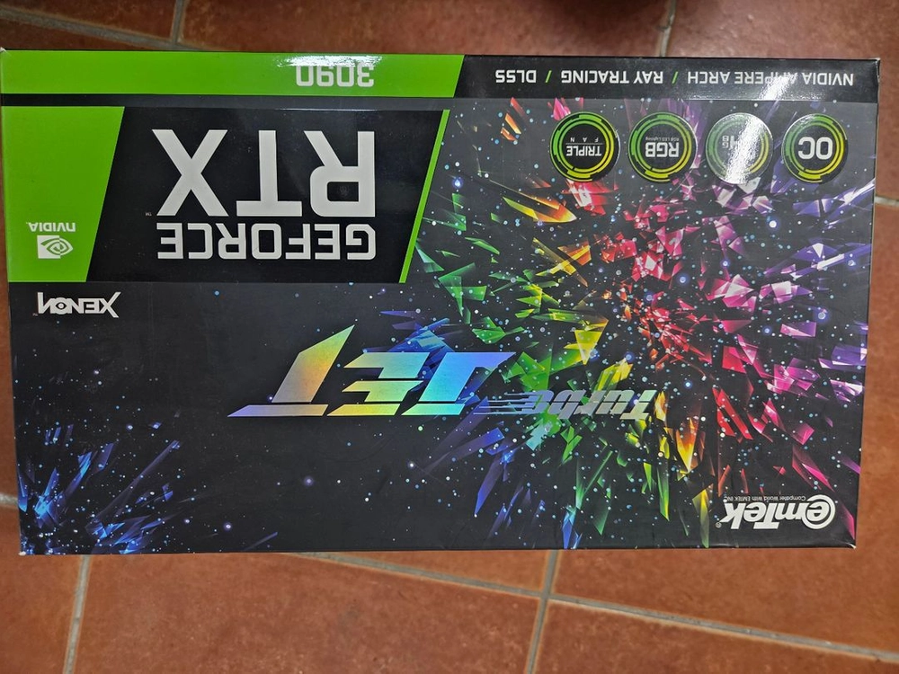 RTX 3090트리플 쿨링팬 그래픽카드 이미지