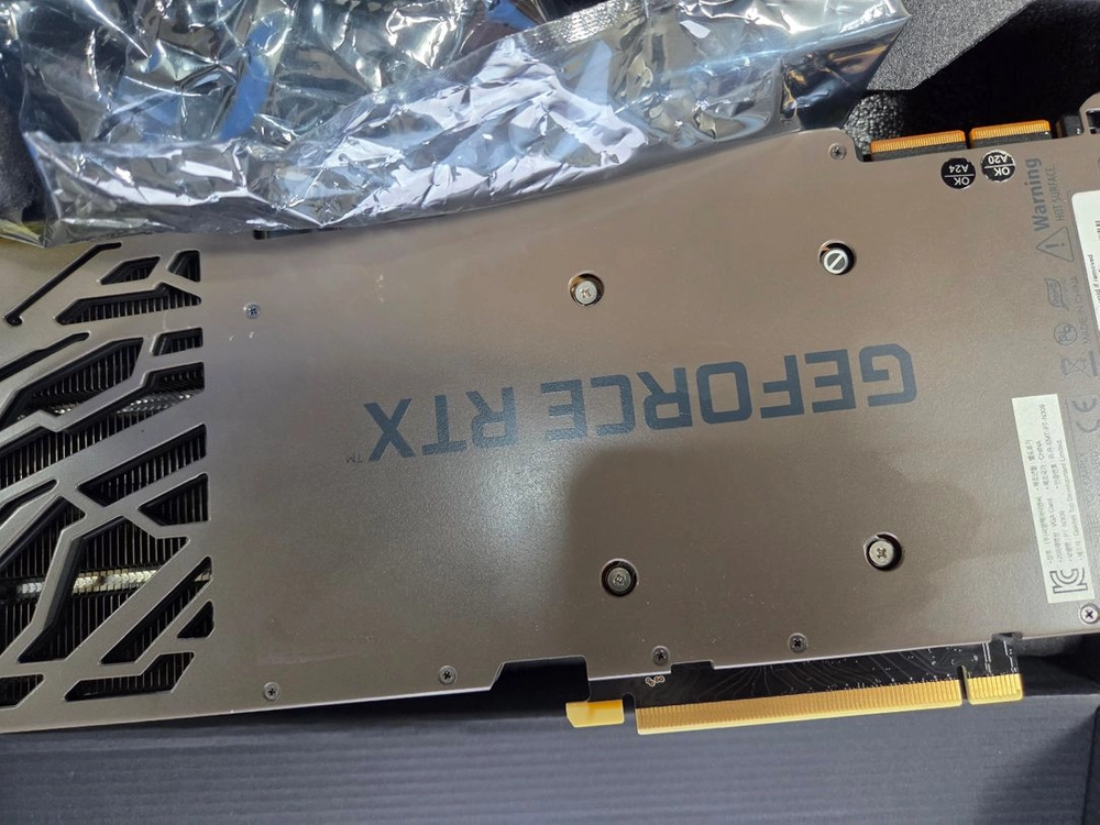 RTX 3090트리플 쿨링팬 그래픽카드 이미지