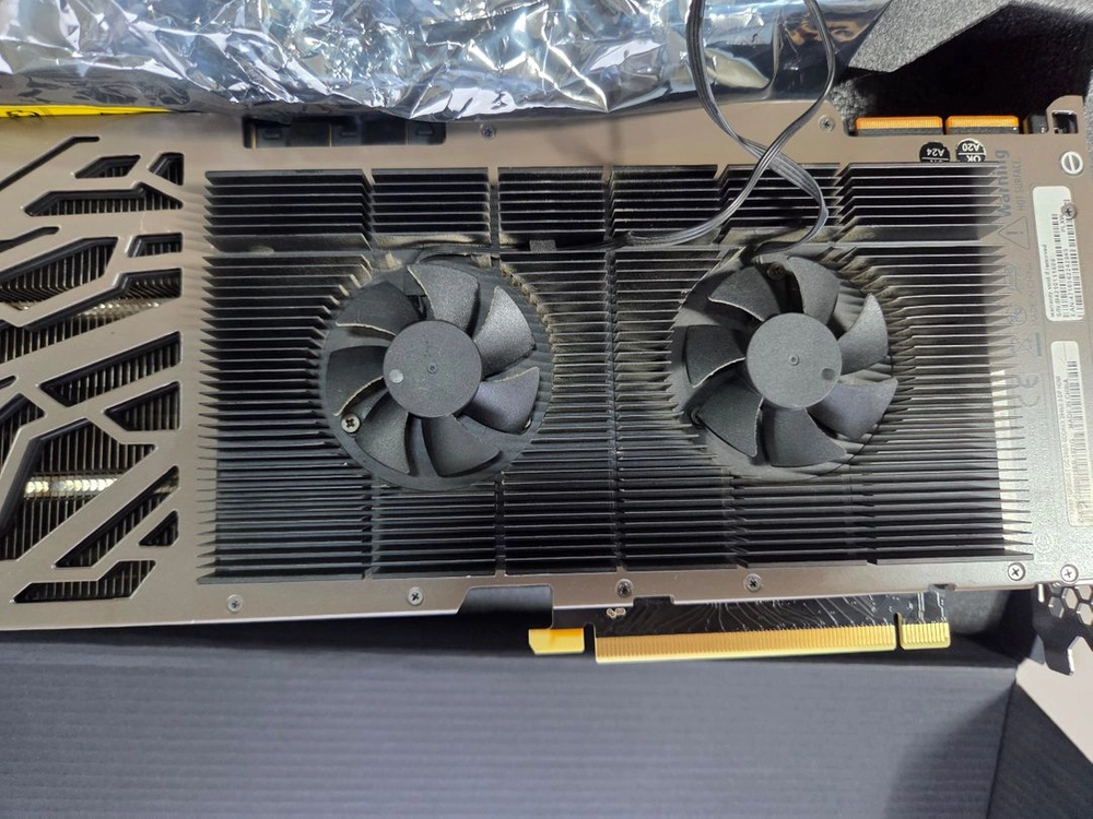 RTX 3090트리플 쿨링팬 그래픽카드 이미지