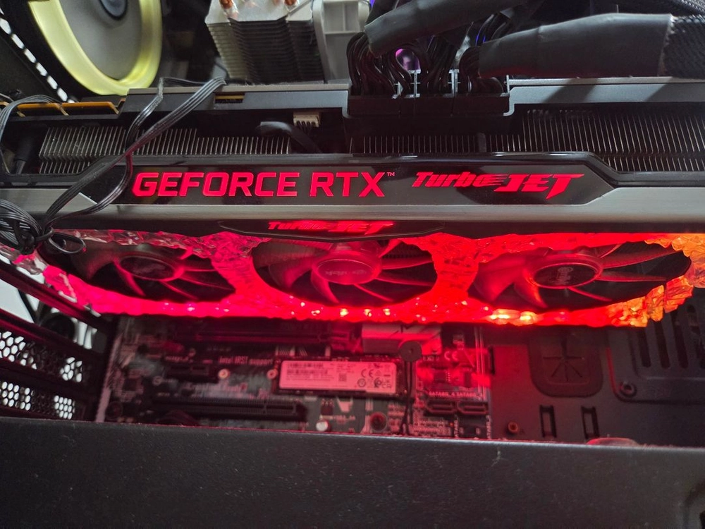 RTX 3090트리플 쿨링팬 그래픽카드 이미지