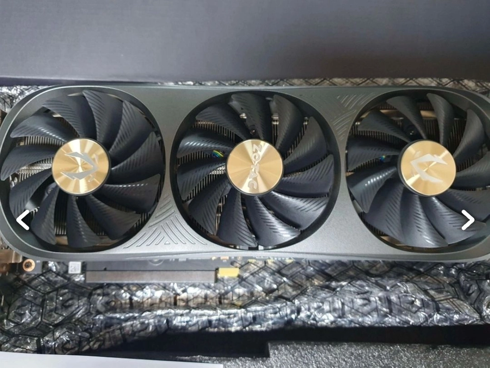 RTX 4070 Ti 그래픽카드 이미지