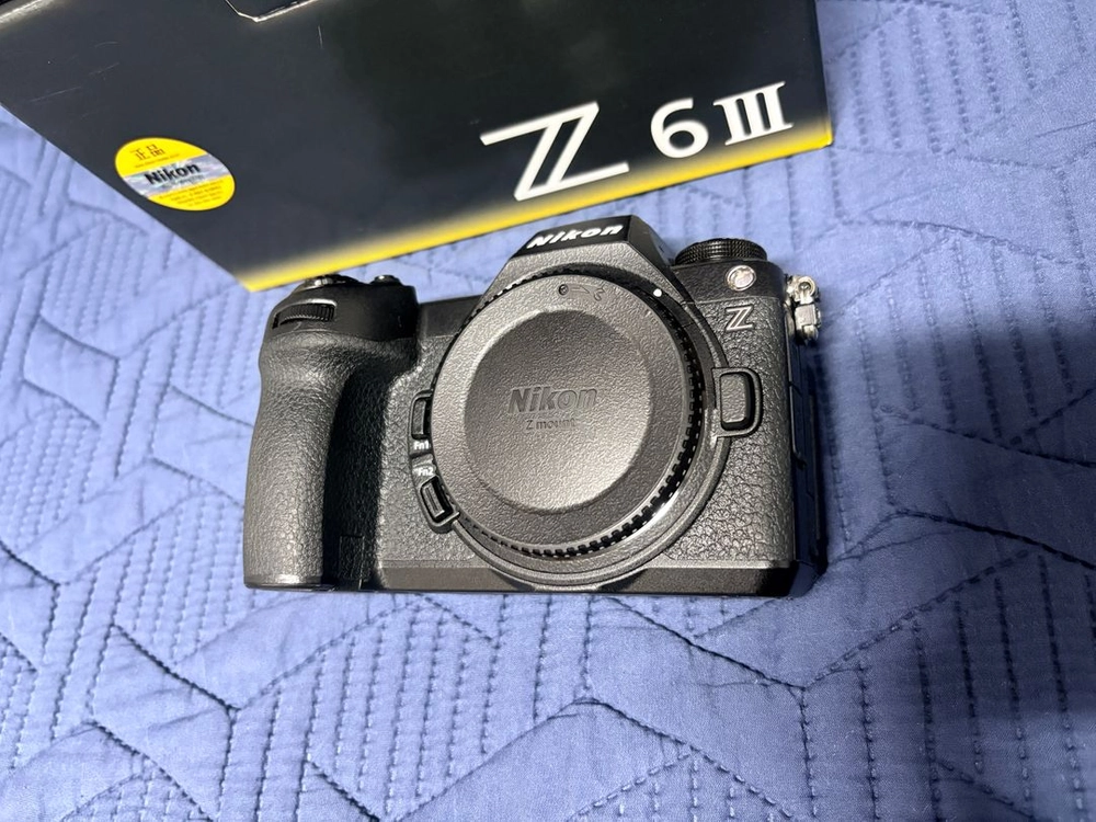 니콘 Z6III 미러리스 바디 세트 판매합니다. (배터리 3EA, L플레이트, 4구 충전기, 아이컵 등등 포함) 이미지