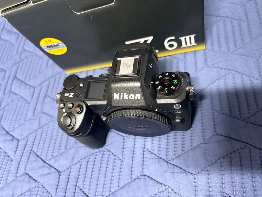 니콘 Z6III 미러리스 바디 세트 판매합니다. (배터리 3EA, L플레이트, 4구 충전기, 아이컵 등등 포함) 이미지