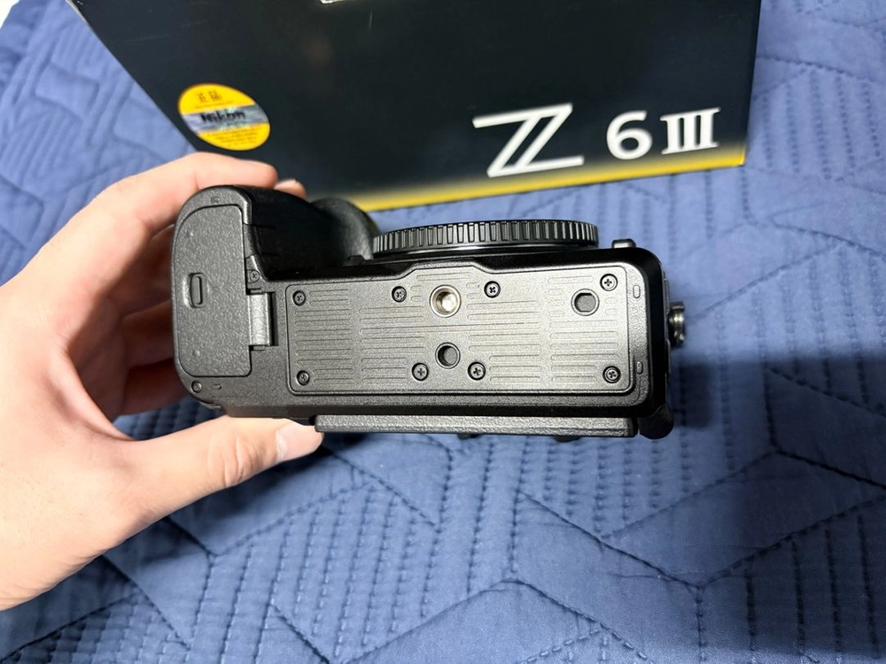 니콘 Z6III 미러리스 바디 세트 판매합니다. (배터리 3EA, L플레이트, 4구 충전기, 아이컵 등등 포함) 이미지