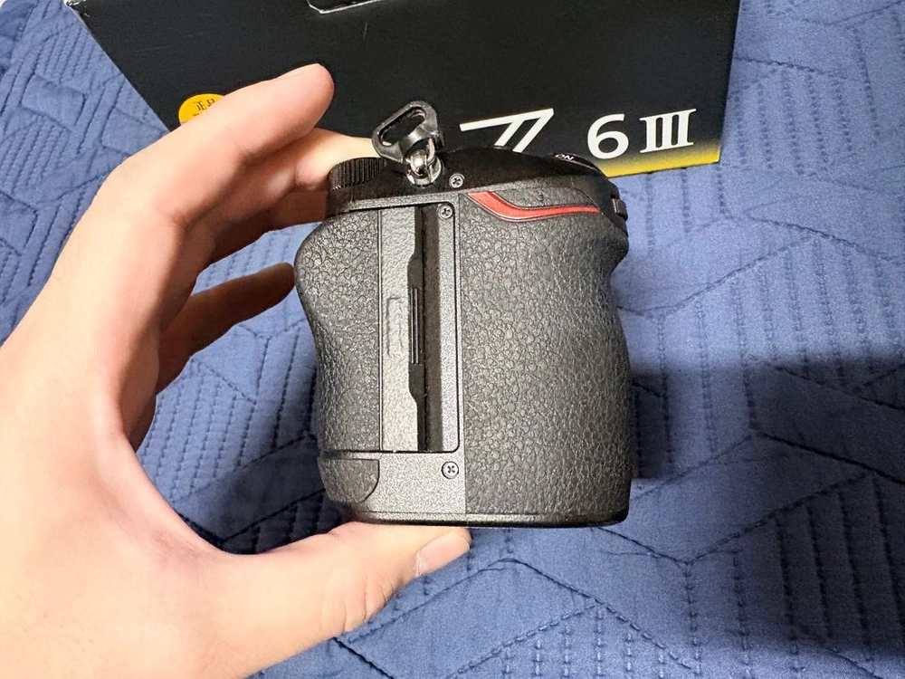 니콘 Z6III 미러리스 바디 세트 판매합니다. (배터리 3EA, L플레이트, 4구 충전기, 아이컵 등등 포함) 이미지