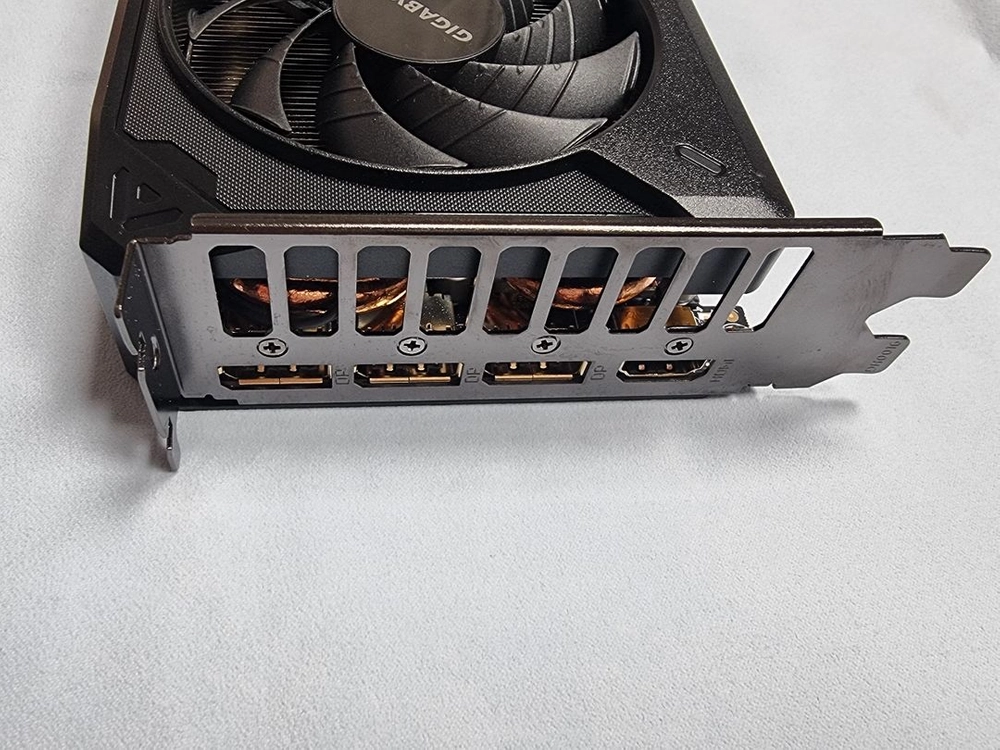 그래픽카드 RTX 5060 기가바이트 윈드포스 8기가 이미지