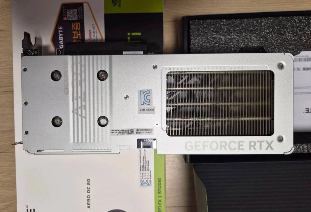 기가바이트 RTX 5060Ti aero 8g 이미지