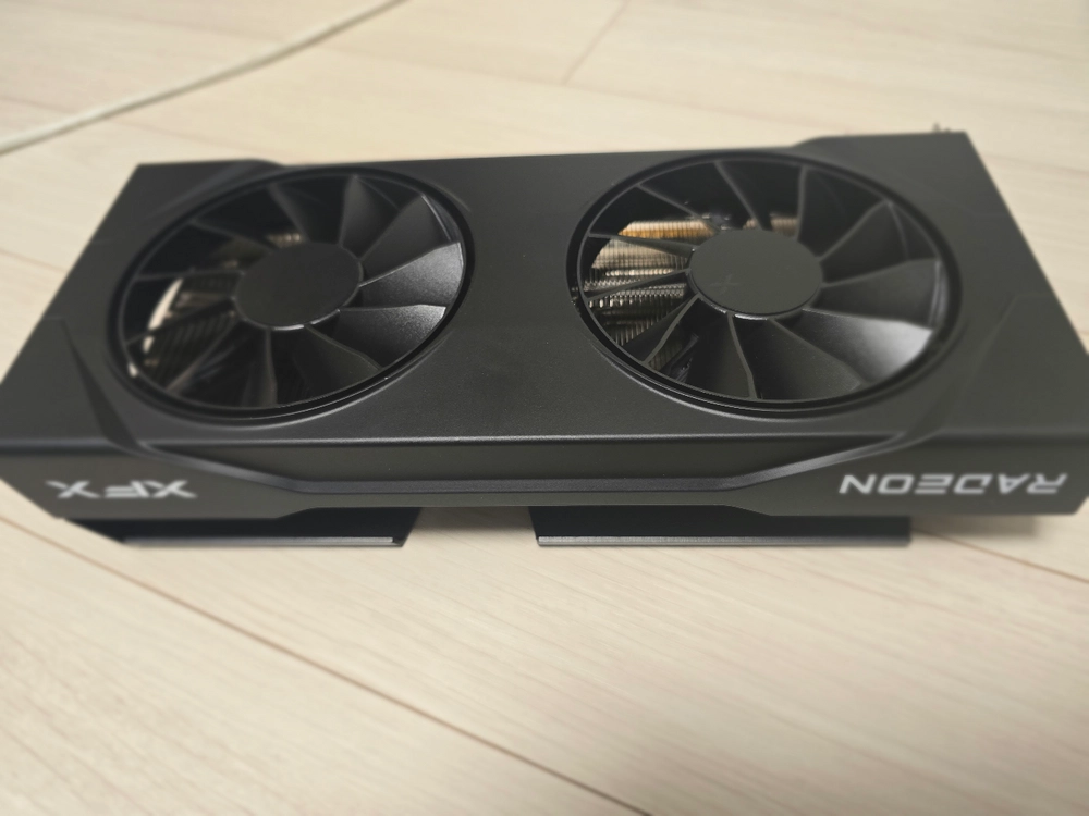 XFX RX 9060 XT 16GB SWIFT 그래픽카드 이미지