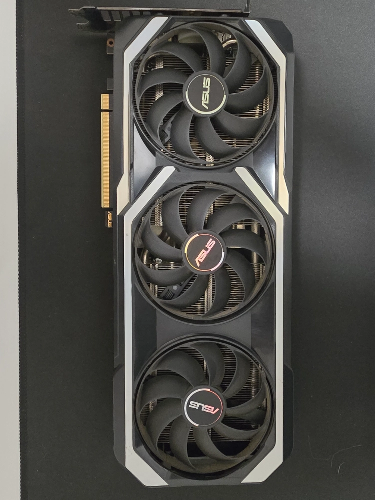 ASUS RTX 3070 그래픽카드 이미지