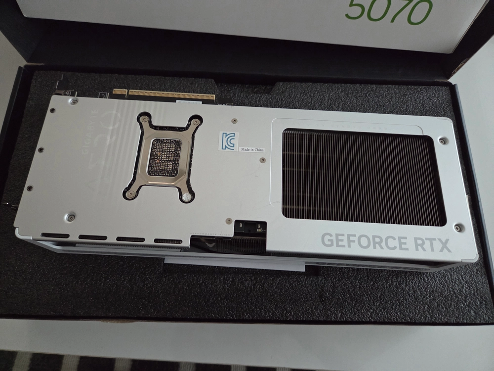 그래픽카드 RTX 5070 Aero 에어로 OC 12G 이미지