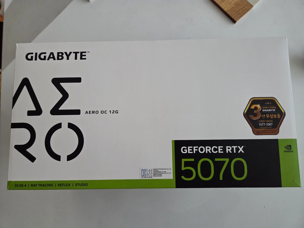 그래픽카드 RTX 5070 Aero 에어로 OC 12G 이미지