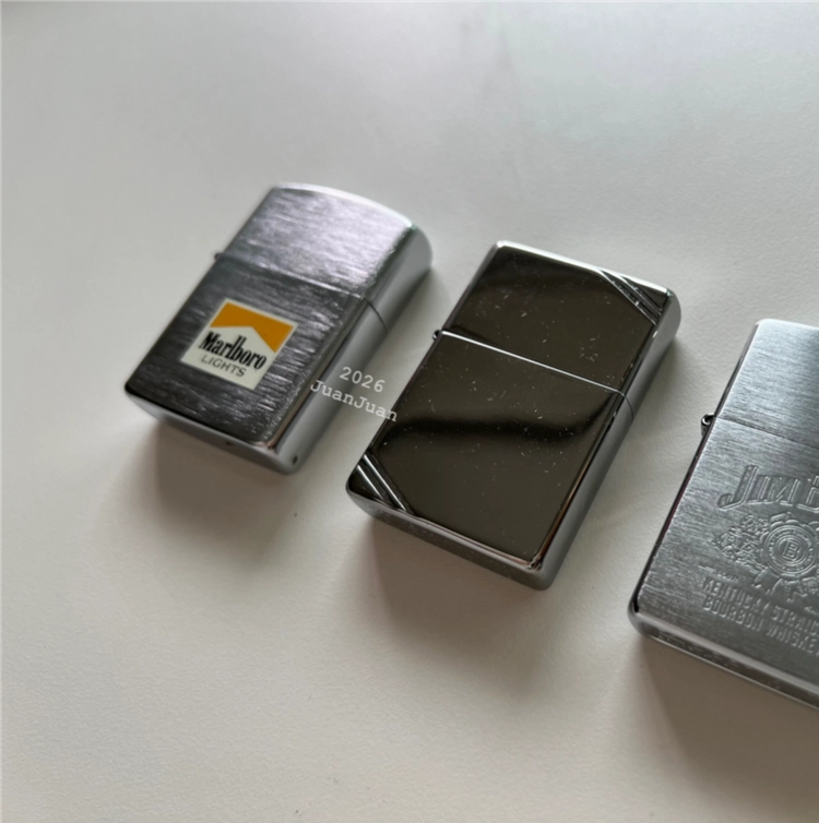 Marlboro zippo 2개. 이미지