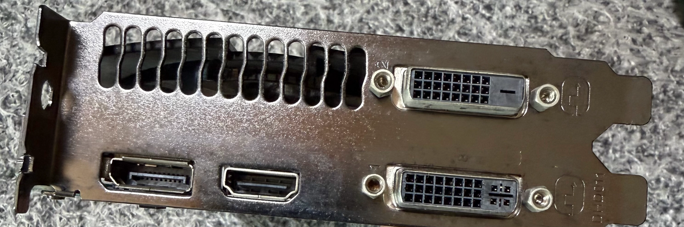 기가바이트 GeForce GTX 670 그래픽카드 이미지