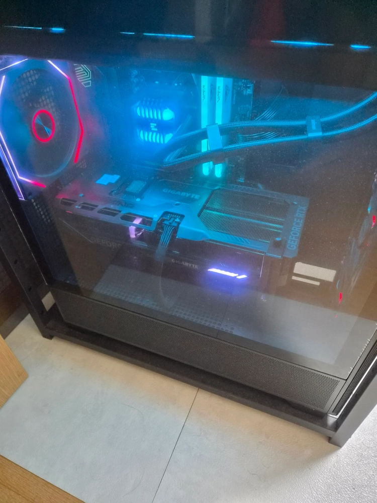 9950x3d/5080/64gb/2tb/win11pro 고성능 완본체 판매 - 안심되는 중고거래