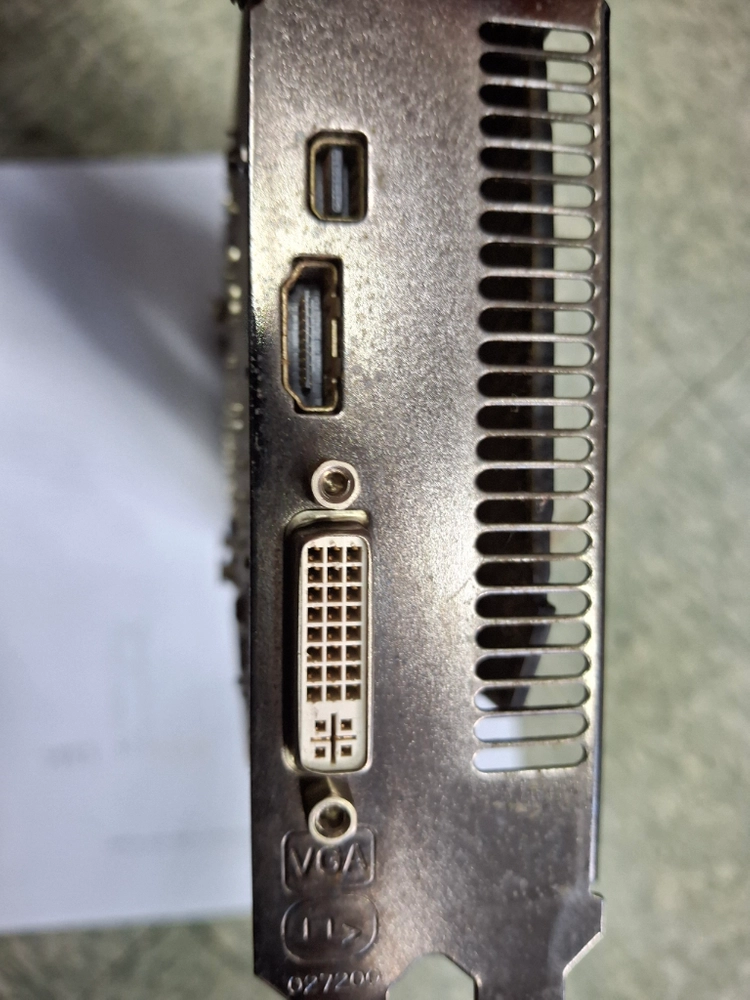 그래픽카드 라데온 HD5830 이미지