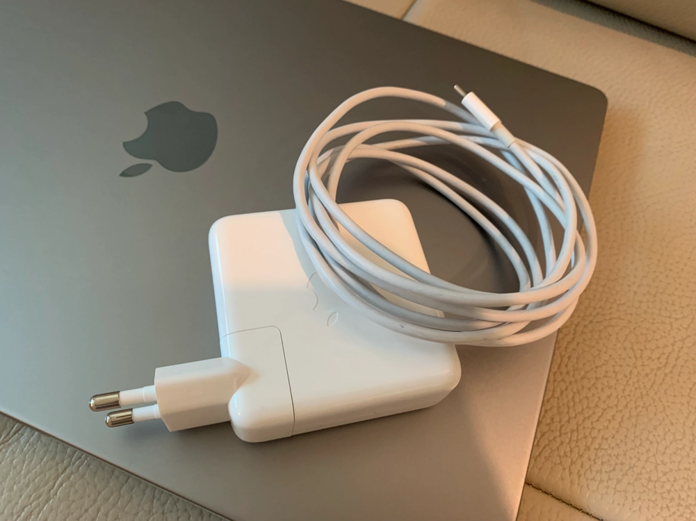애플 맥북 프로 / MacBook Pro M1 Max 16인치 노트북 64GB 램 / 1TB SSD 이미지