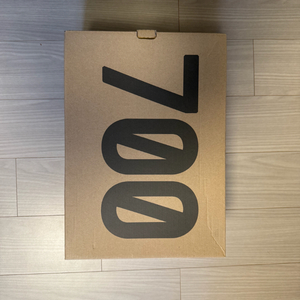 아디다스 이지부스트 700 v1 웨이브러너 이미지