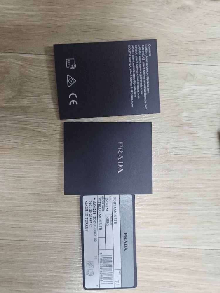 프라다지퍼 반지갑 이미지