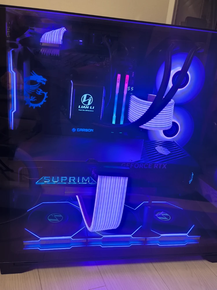 RTX 5090 슈프림 무소음 정품 그래픽카드 이미지