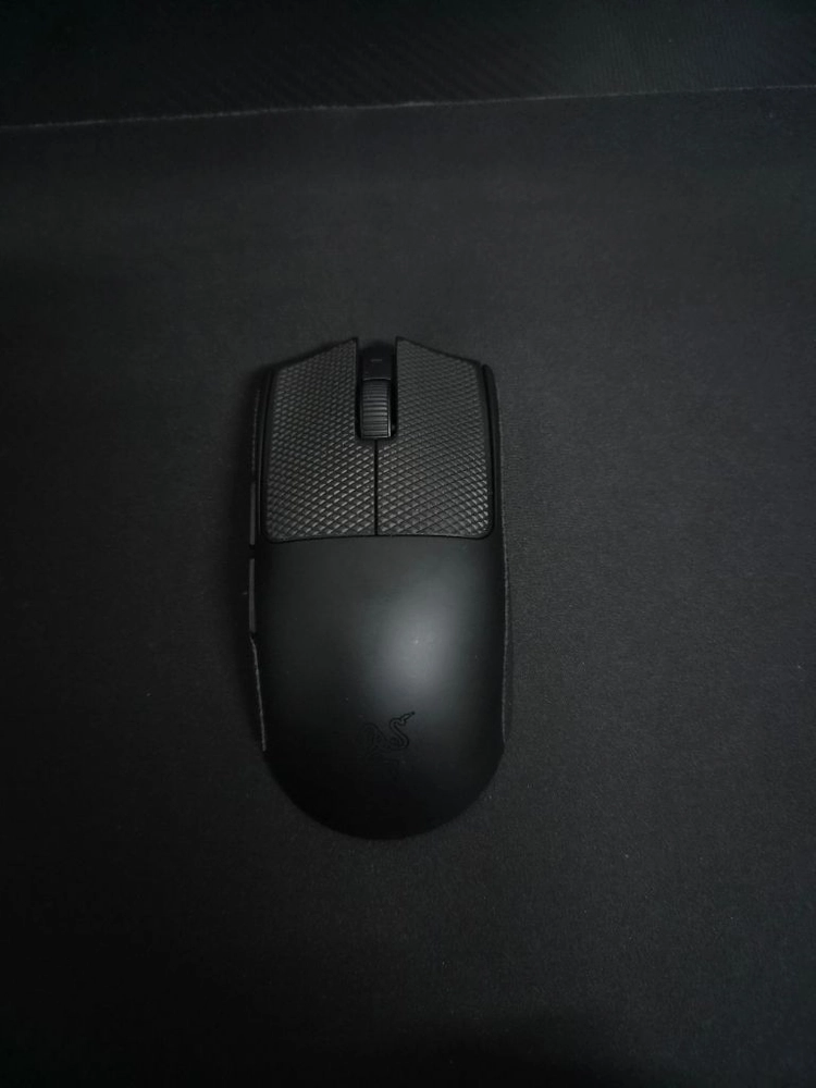 레이저 바이퍼 v4 pro 블랙 마우스 이미지