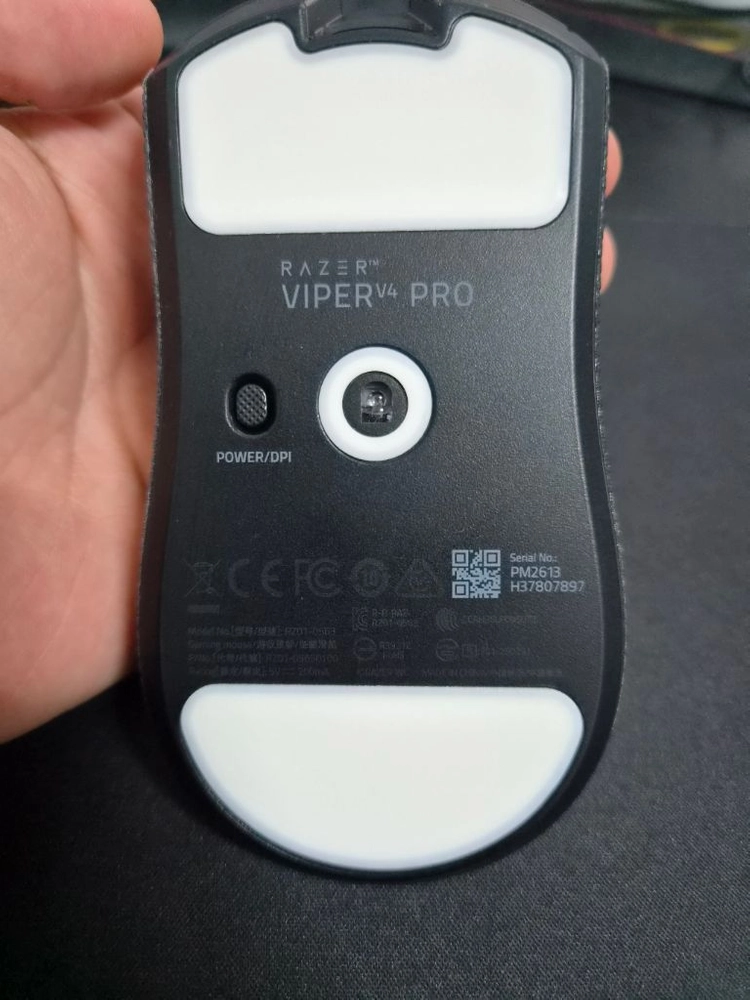레이저 바이퍼 v4 pro 블랙 마우스 이미지