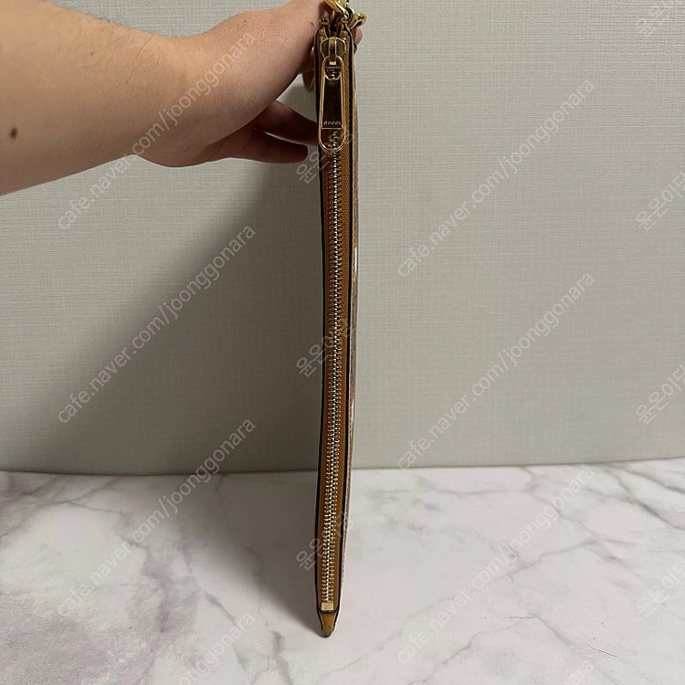[한정판] 구찌 X 카이 클러치 이미지