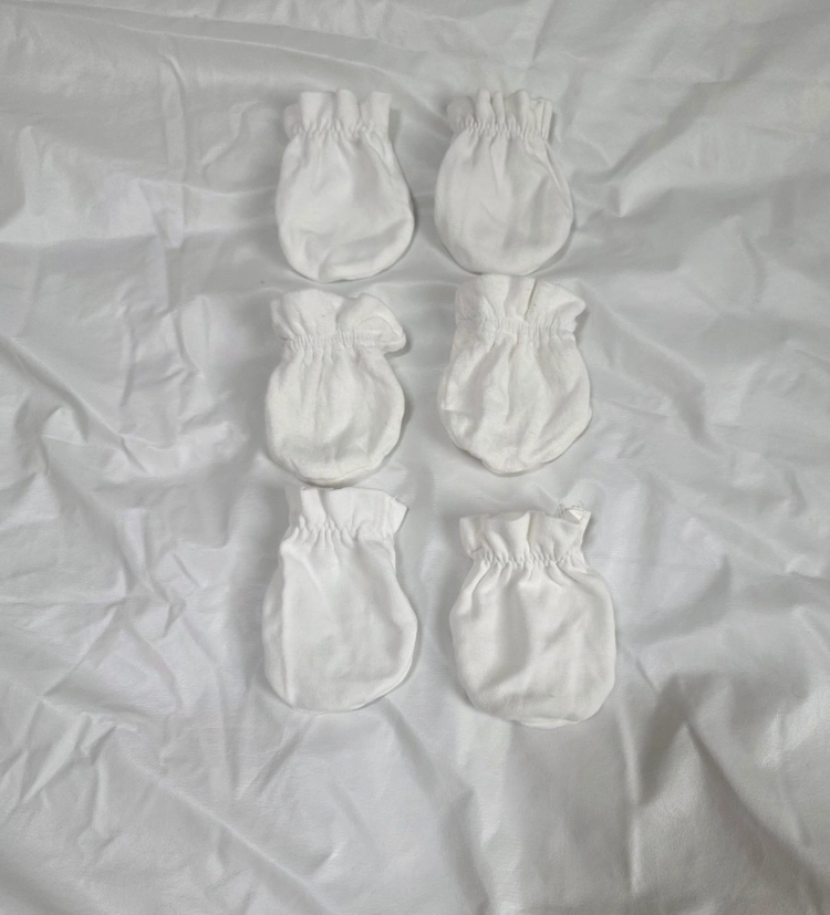 아기 신생아 손싸개 모자 양말 이미지