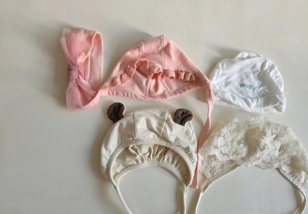 아기 신생아 손싸개 모자 양말 이미지
