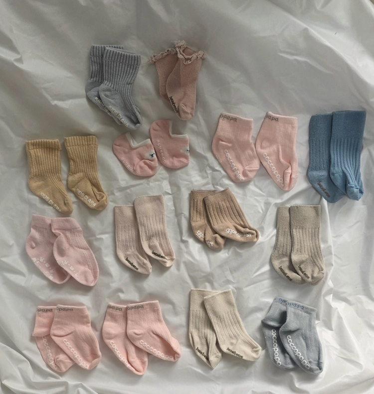 아기 신생아 손싸개 모자 양말 이미지