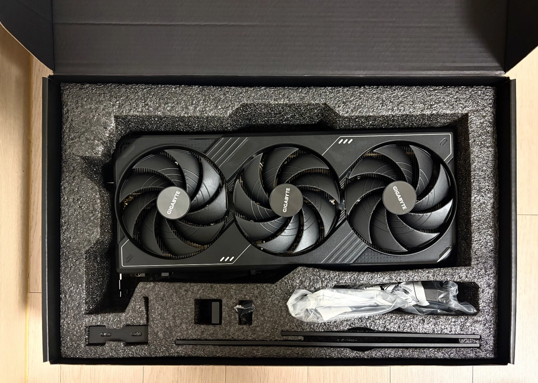 지포스 RTX 5090 그래픽카드 이미지
