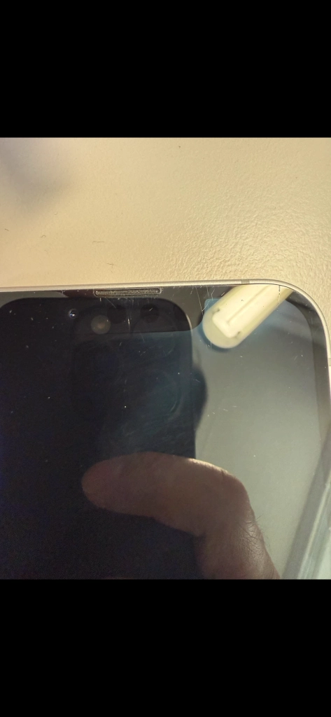 광주)아이폰 16e화이트 교환합니다 아이폰 15로요 제발요 ㅠㅠㅠ 이미지