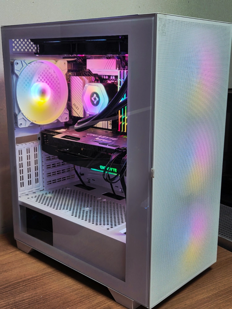 인텔 i7-14700K / rtx3080 화이트 게이밍 컴퓨터 이미지