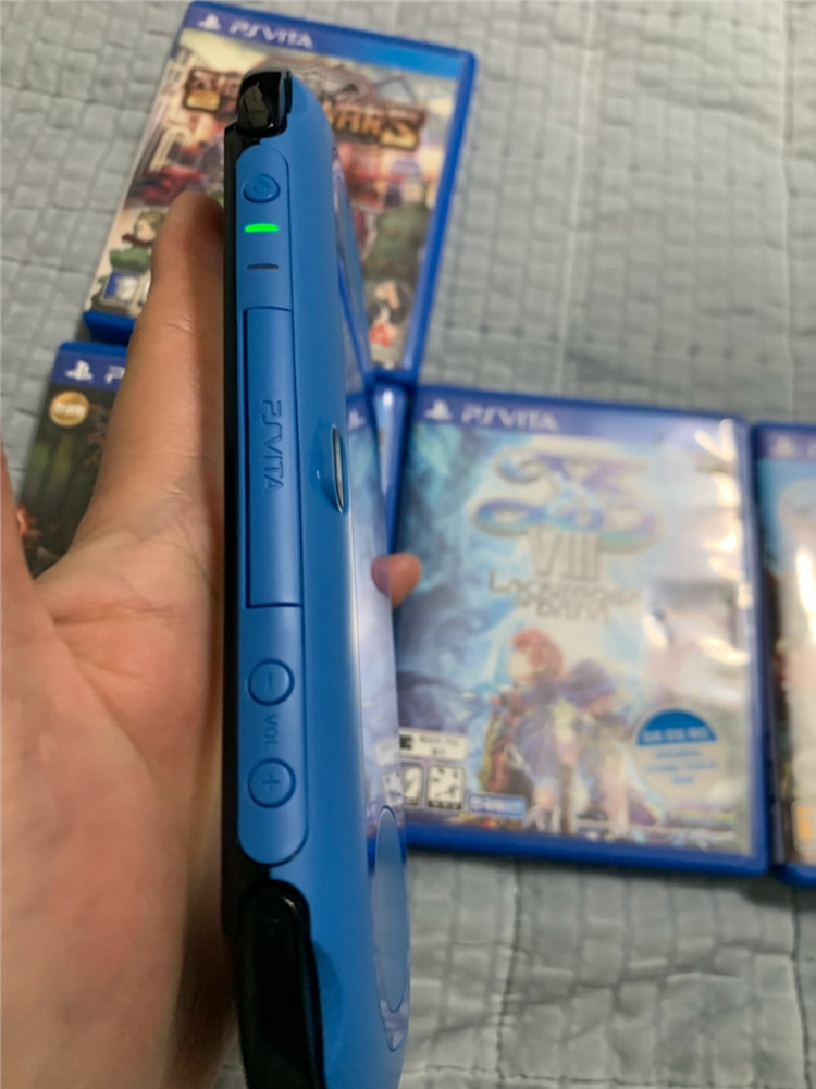 [게임 4개 포함] 소니 PS비타 PSVita 2세대 블랙&블루 팝니다. 이미지