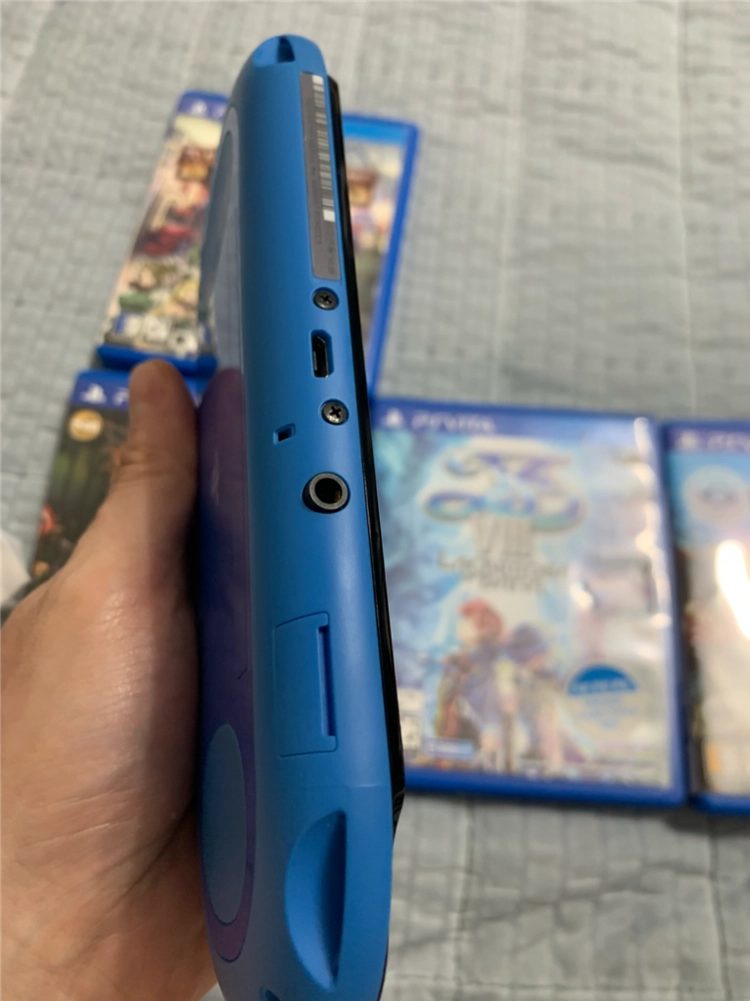 [게임 4개 포함] 소니 PS비타 PSVita 2세대 블랙&블루 팝니다. 이미지